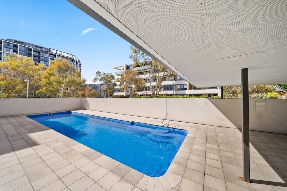 Elegant 2-bed With Pool, Alfresco Dining & Balcony