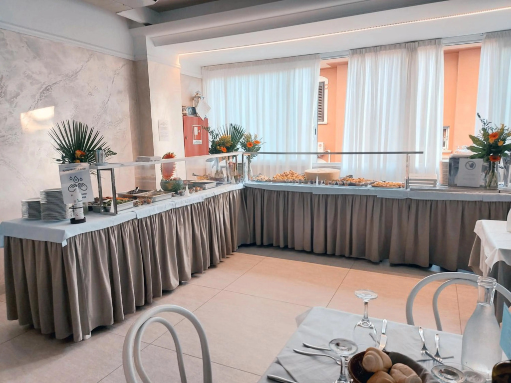 Hotel Monica