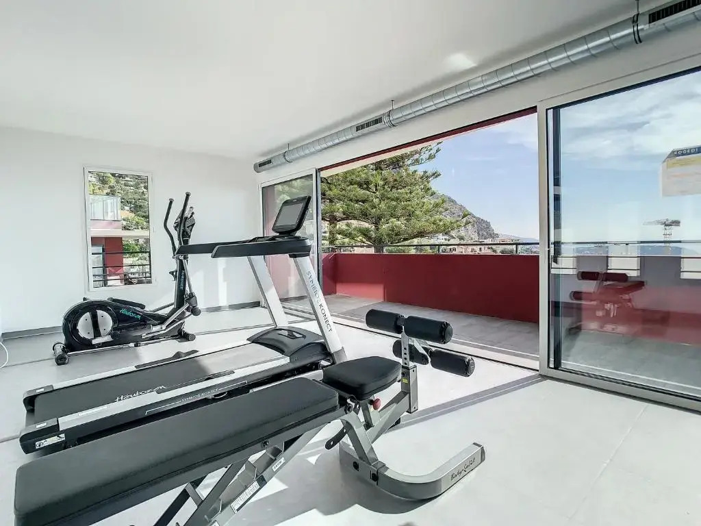 2br apartment with parking near Monaco