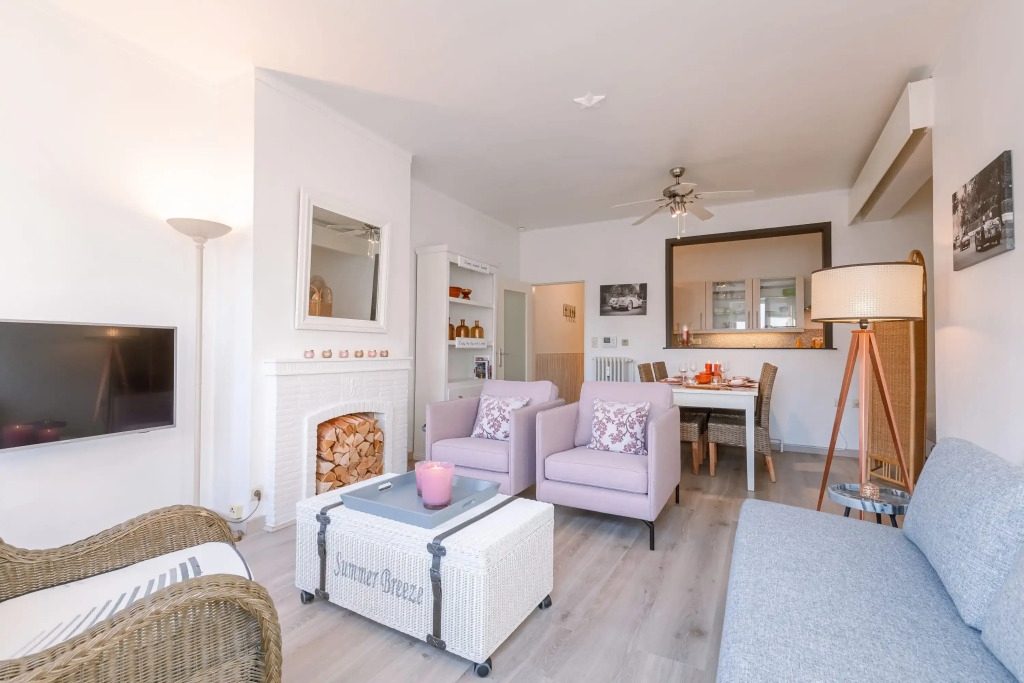 Beautiful and Spacious Studio With Side Seaview