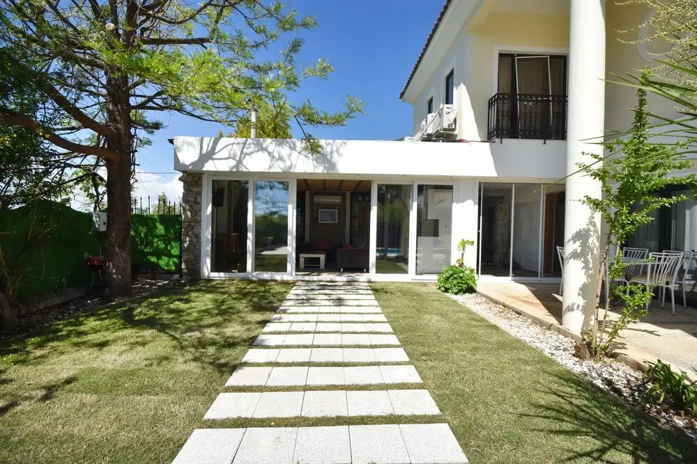 Villa Nail by Helaltatilvillari