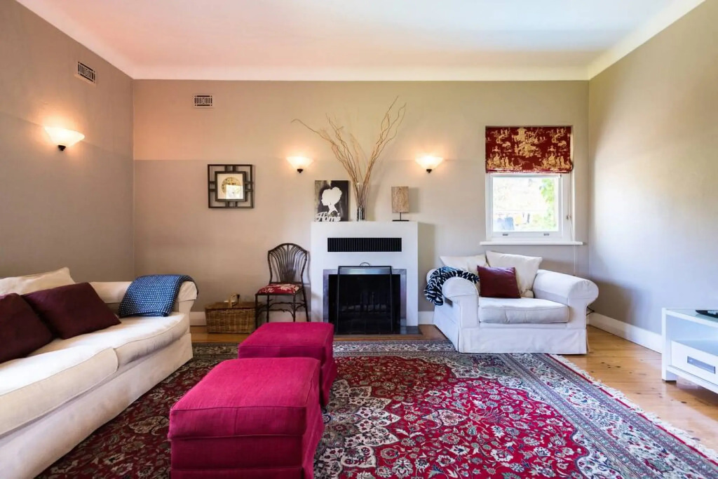 Beautiful 2 Story Manor Close to Beach and all