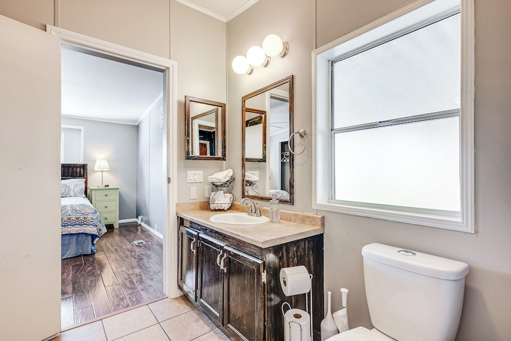 La Verkin Home w/ Yard, Covered Patio & Grill
