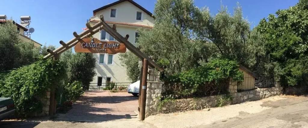 Candle Light Otel