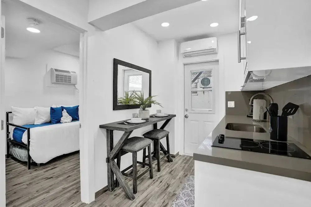 Newly Renovated Apt #2 w/ Parking Close to Beach