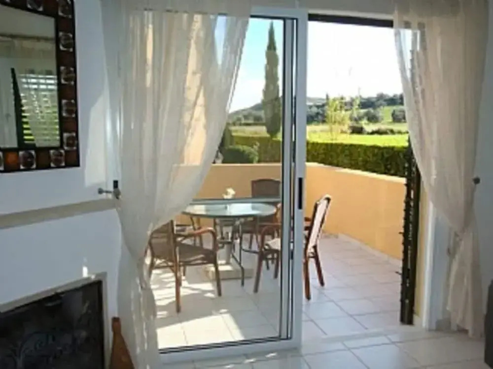 2 Bed House - Sleeps 4 - Pool - Garden - Parking