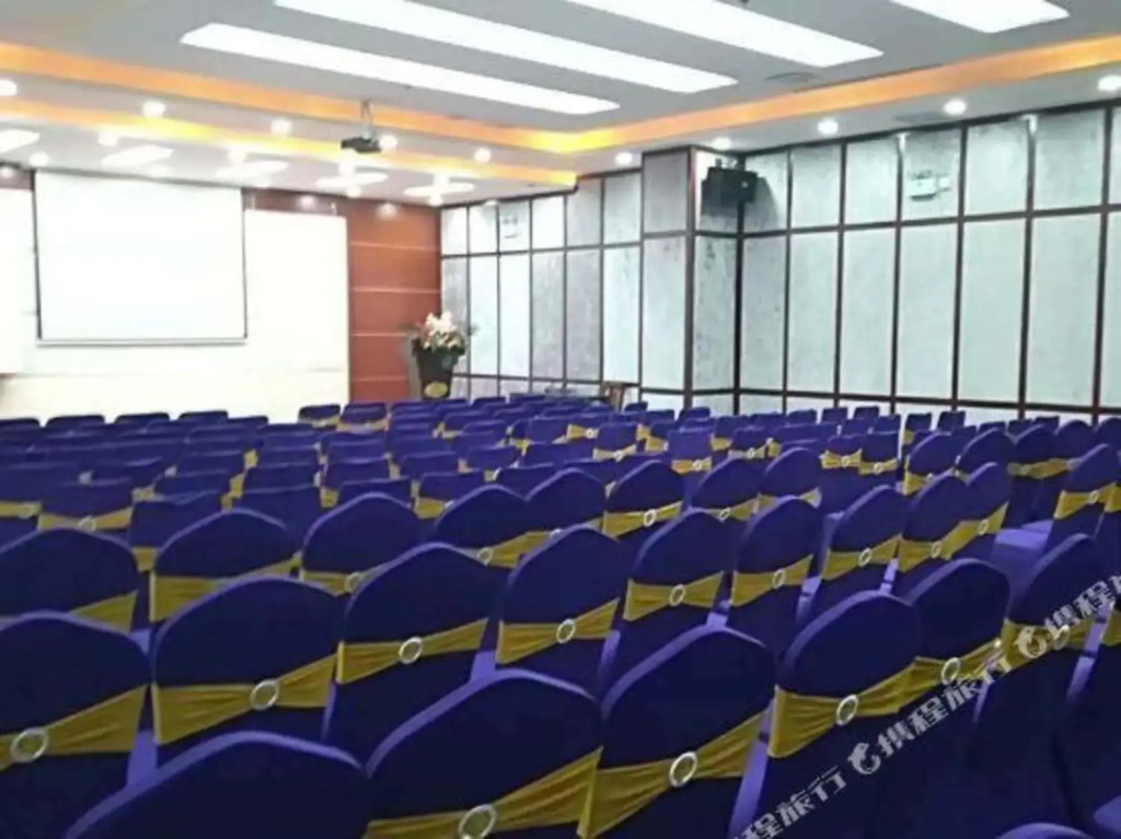 Kunlun Leju Business Hotel (Xinxiang Huixian)