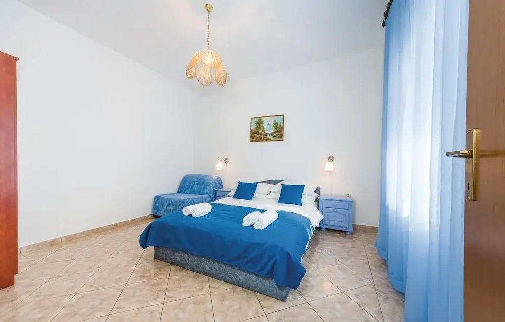 Five-Bedroom Holiday Home In Rovanjska