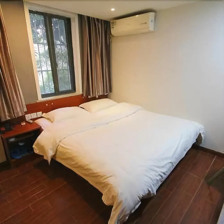 A Forest Hotel (Shanghai People's Square)