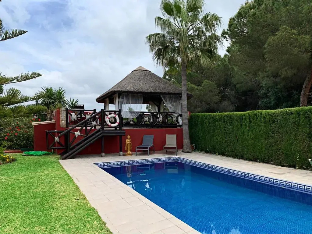 VILLA NABRISA MARBELLA, 5 BEDROOM, PRIVATE POOL, GARDEN, BBQ