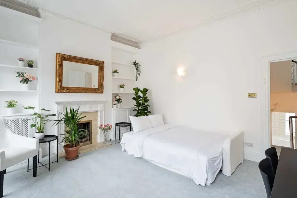 Sophisticated 2-bed, 2-bath apt in Chelsea