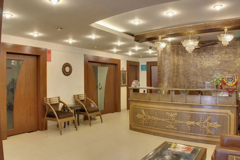 OYO 358 Hotel Golden Leaf