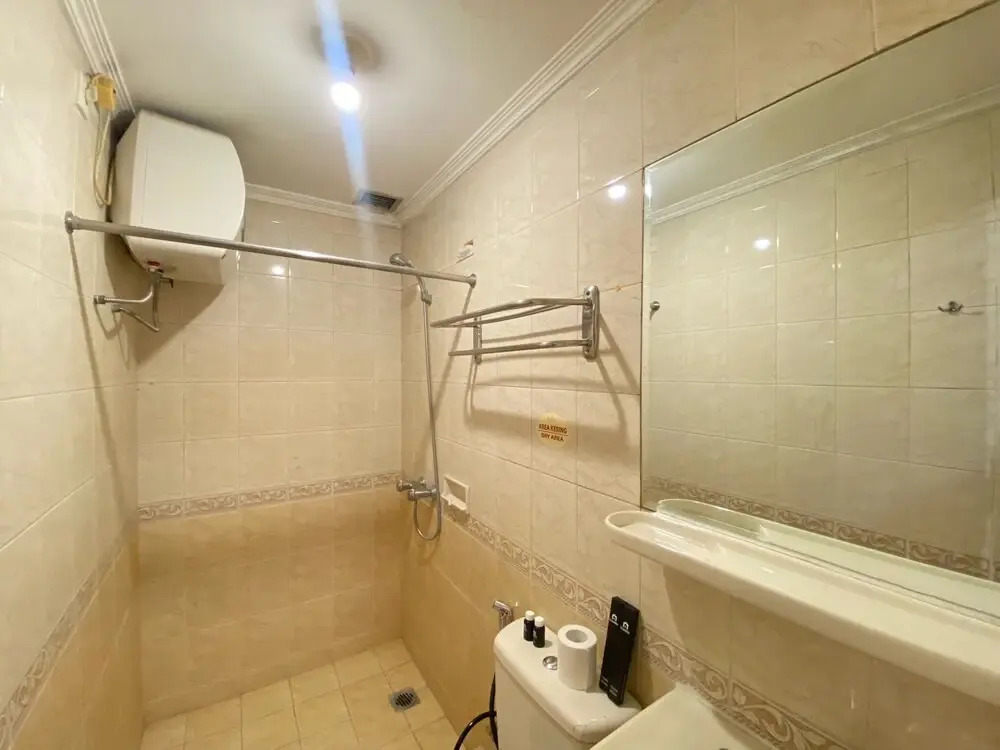 Spacious And Scenic Studio At Majesty Apartment Bandung