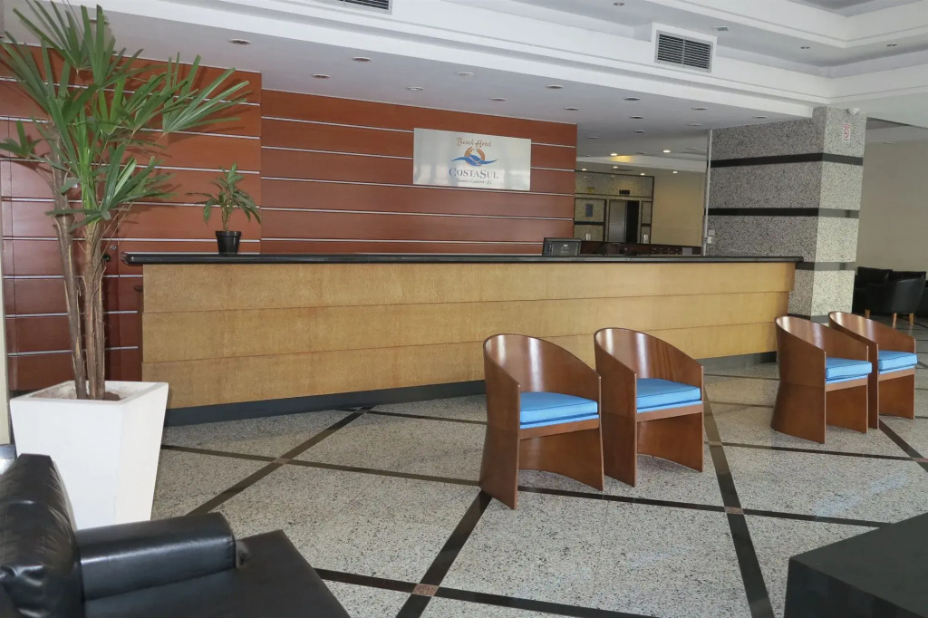 Stay - Apartamentos, Studios e Quartos - Piscina, Jacuzzi e Sauna - 400m da Praia Central