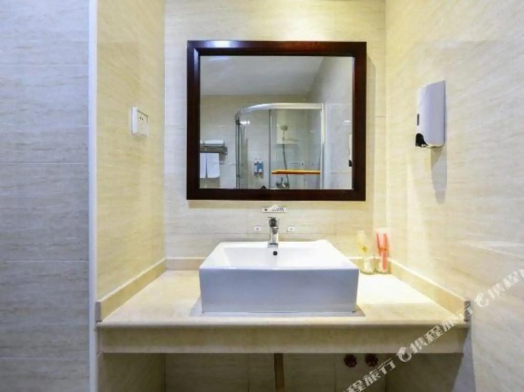 Yuexiang Hotel (Beijing Daxing Jiugong Subway Station)