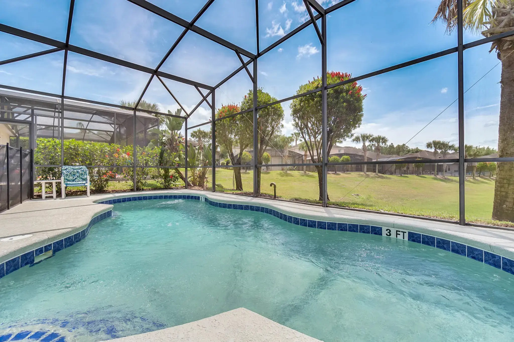 CP453TC - 4 beds pool home with game room, Davenport, US