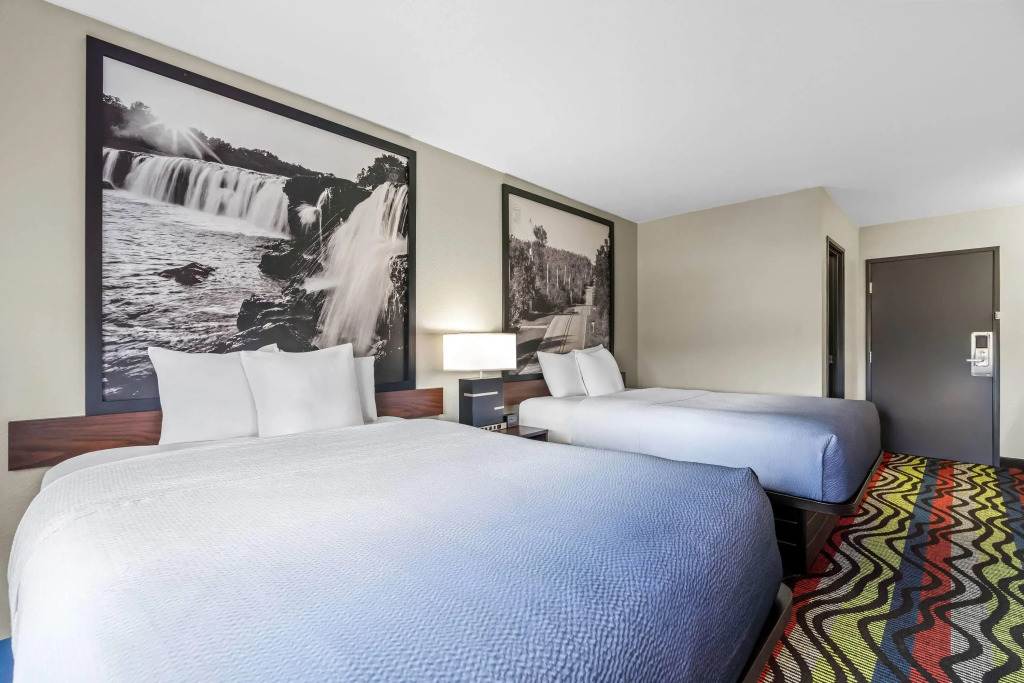 Super 8 by Wyndham Farmington