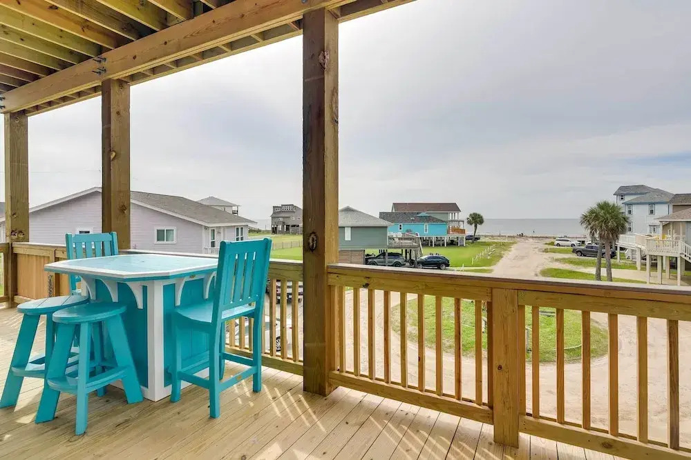 Steps to Coast! Beach Home w/ 2 Decks in Galveston