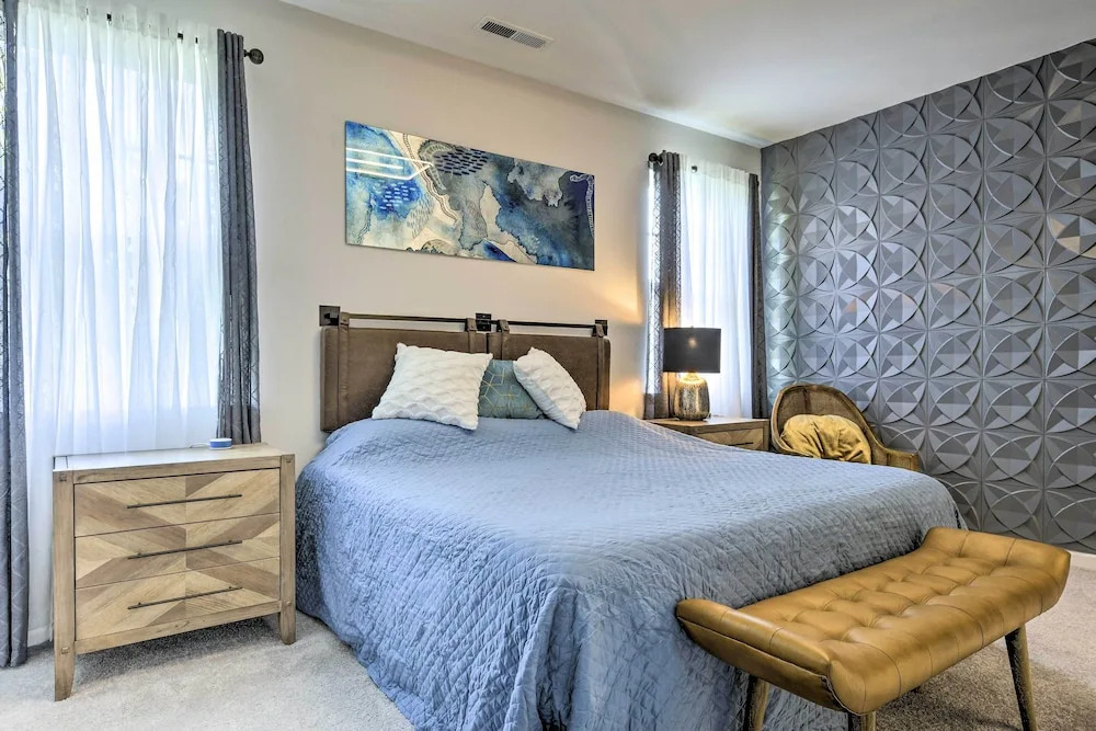 Tasteful Durham Townhome - 6 Mi to Downtown