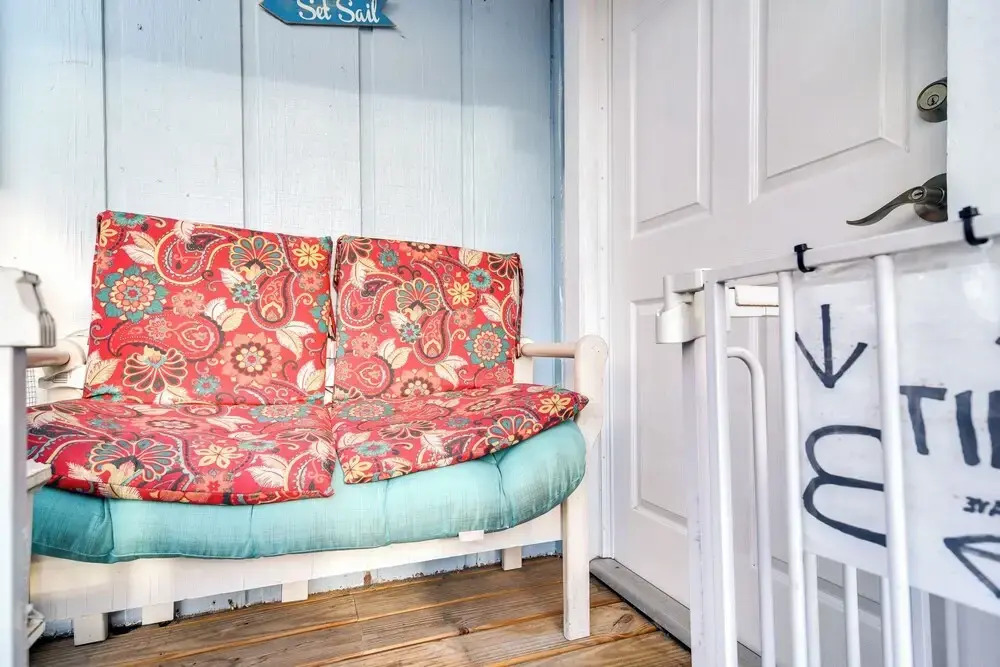 Remodeled Seminole Apt + Yard: 3 Mi to Beach!