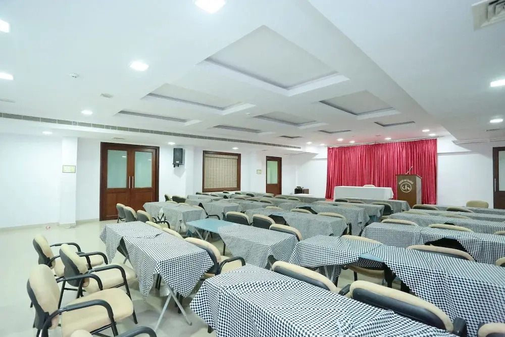 Oyo 15992 Central Hotel