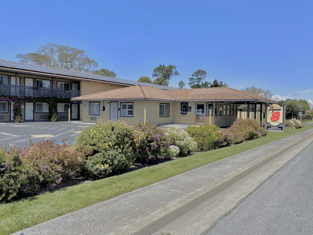Aura Inn Monterey