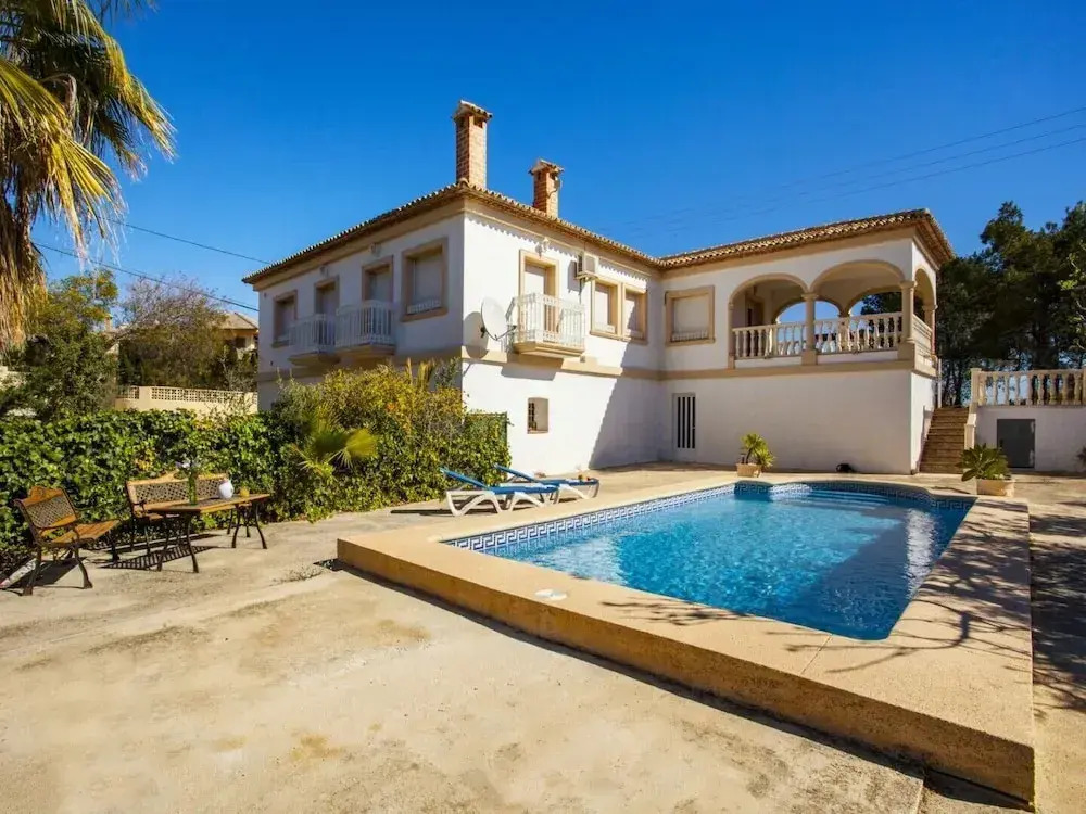 Casa con piscina privada - ESTACION1901