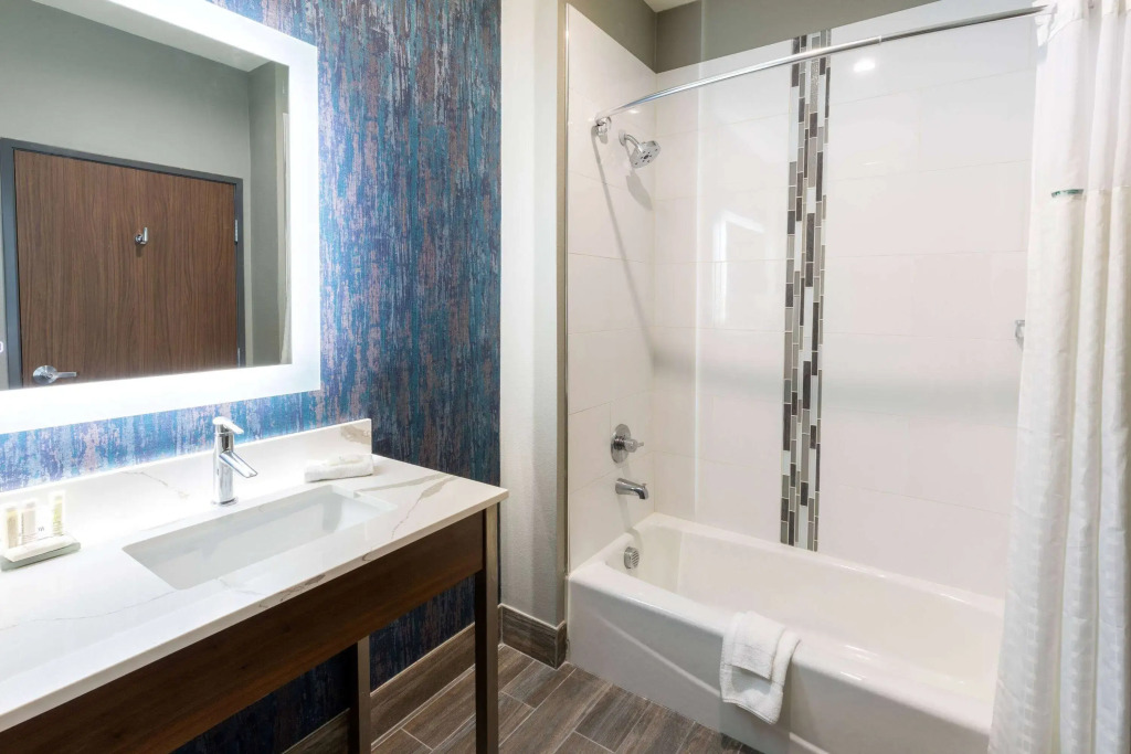 La Quinta Inn & Suites by Wyndham Dallas - Frisco Stadium