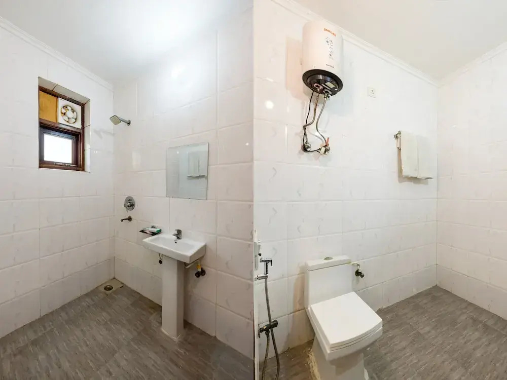 Hotel the classic inn noida sec 70