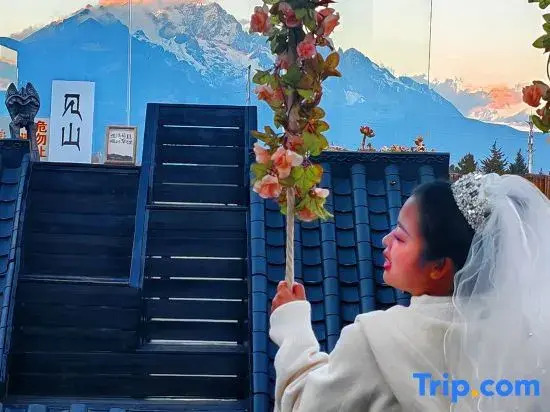 Lijiang The Rooftop Bistro&Bar• English Corner Snow Mountain view Hostel