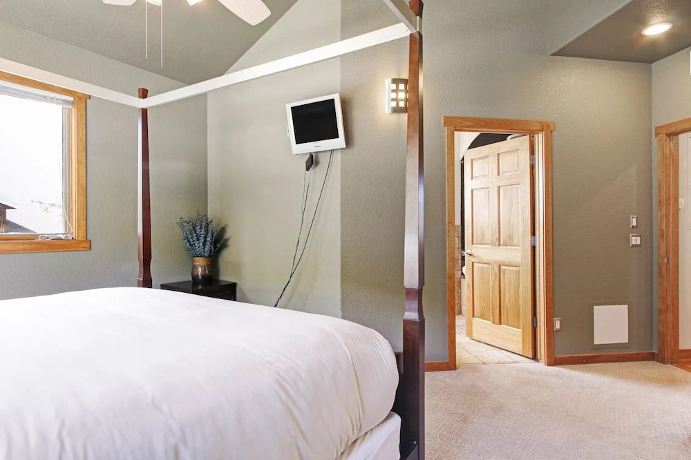 Mount Cairns 16a 2 Bedroom Condo by RedAwning