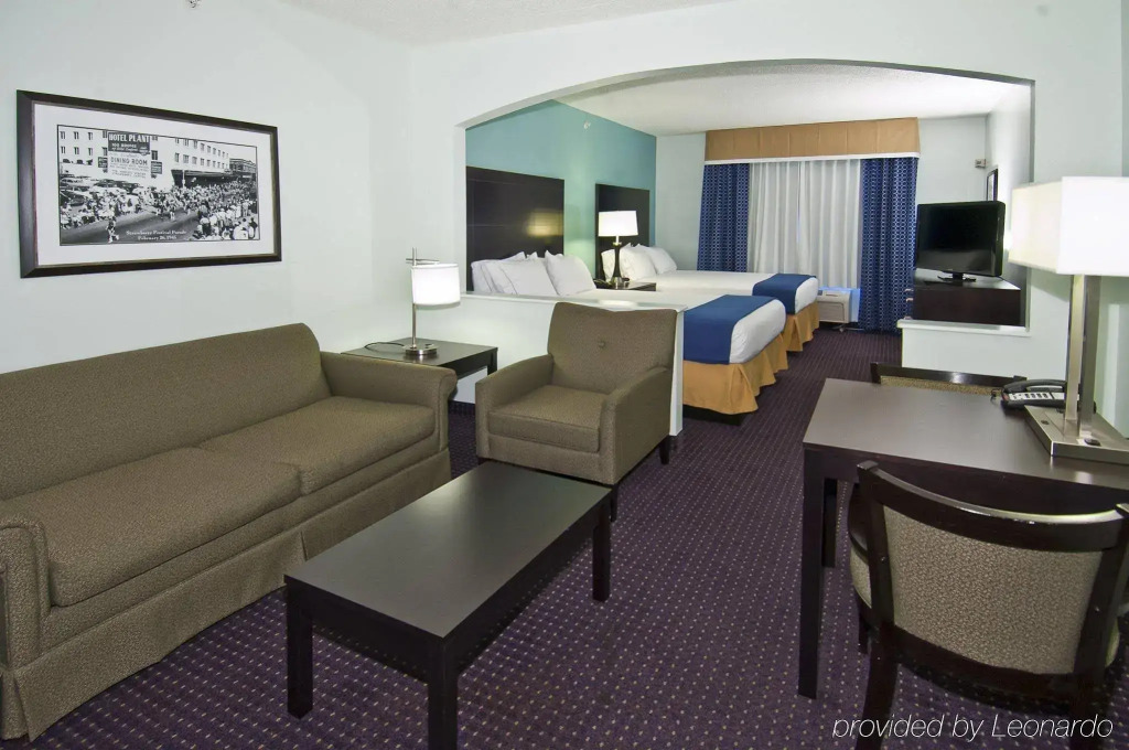 Holiday Inn Express & Suites Plant City by IHG