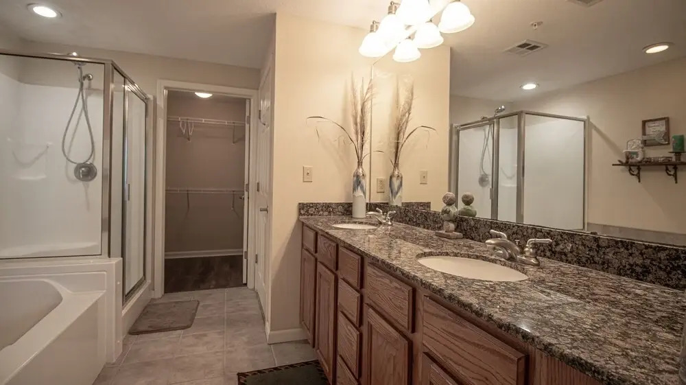 Legacy2-1202 Deluxe 2 Bedroom Home by Redawning