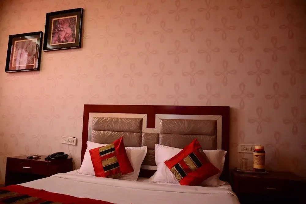 Super Hotel O Rani Durgawati Crossway Formerly Orient Palace