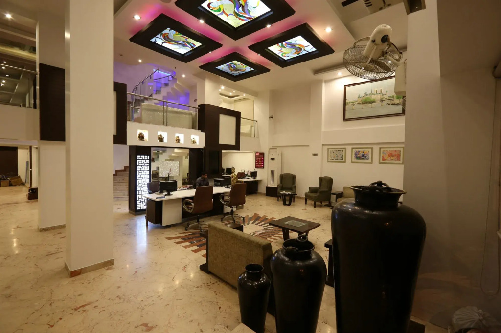Hotel Le Roi Near New Delhi Railway Station