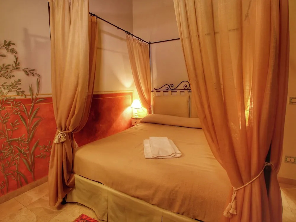 Gorgeous Mansion in Rapolano Terme With Swimming Pool