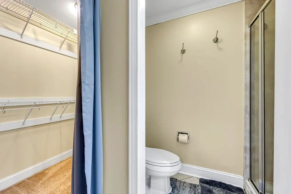 Stylish, spacious Uptown Condo! Perfect for large families and groups! Private patio! Minutes from downtown and airport!