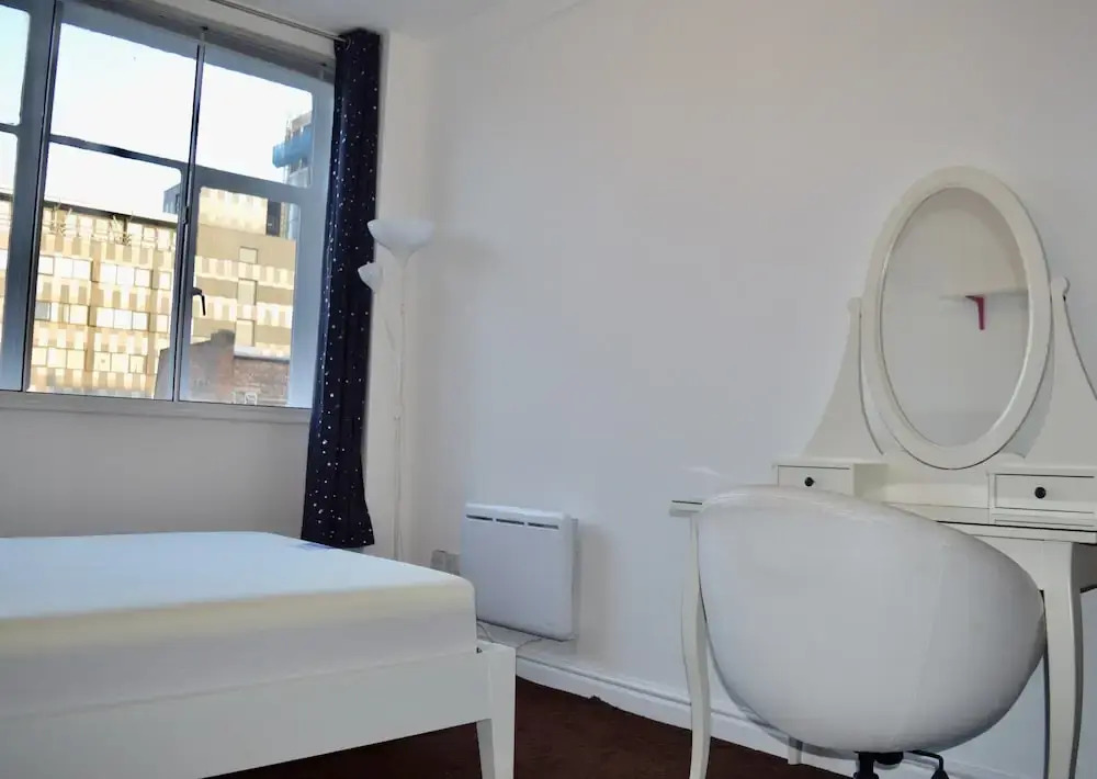 Spacious 3 Bedroom Apartment in Manchester