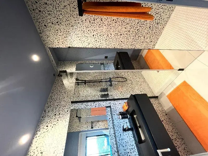 Suite 28
