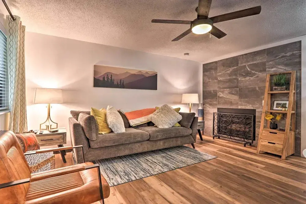 Walk Downtown! Gatlinburg Condo w/ Patio & Pool