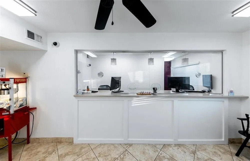 130 Fully Furnished, amenities galore! by RedAwning