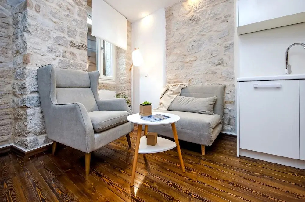 Luna Rooms and Studios