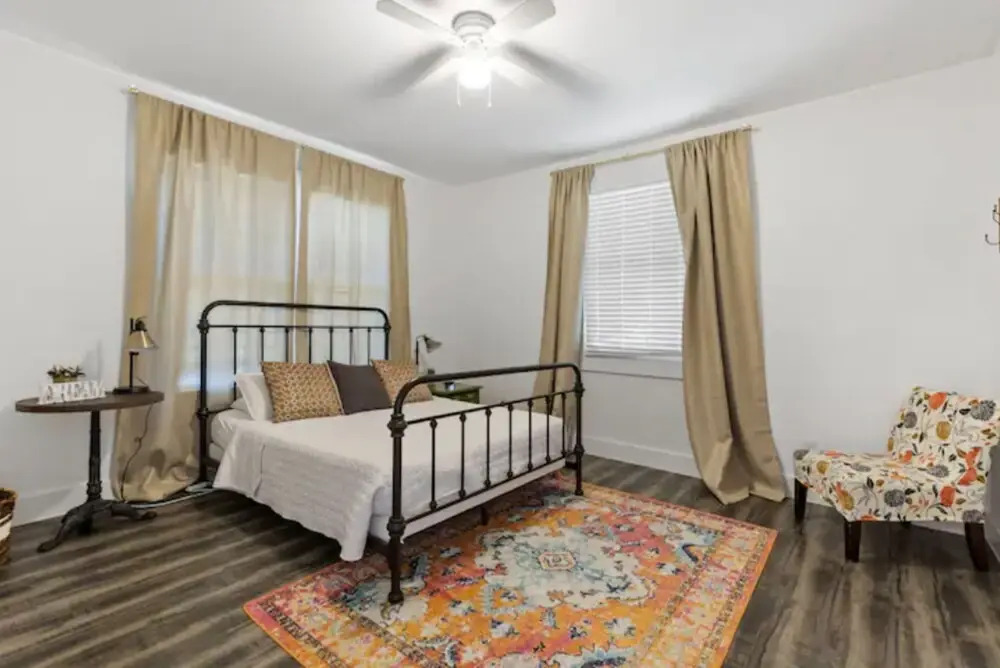 Impressive Cozy Historic 2BR Apt 202 Near Downtown