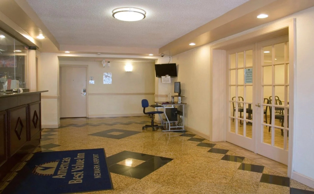 Red Carpet Inn - Newark Airport