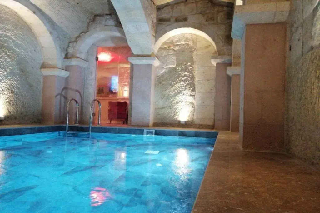 Solo Cave Suites