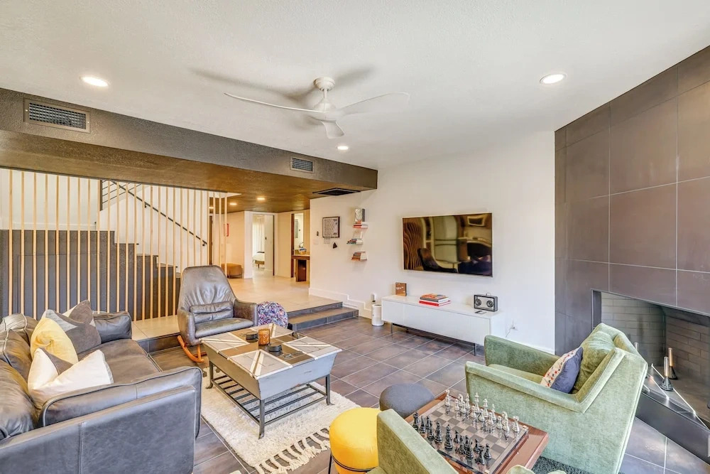 Modern Scottsdale Townhome w/ Heated Pool Access