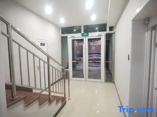 Rujia Huayi Selected Hotel (Beijing Xuanwu Hospital Changchun Street Subway Station Branch)