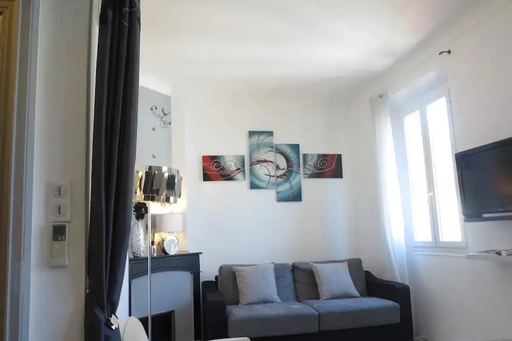 Stylish and Modern 1 Bedroom