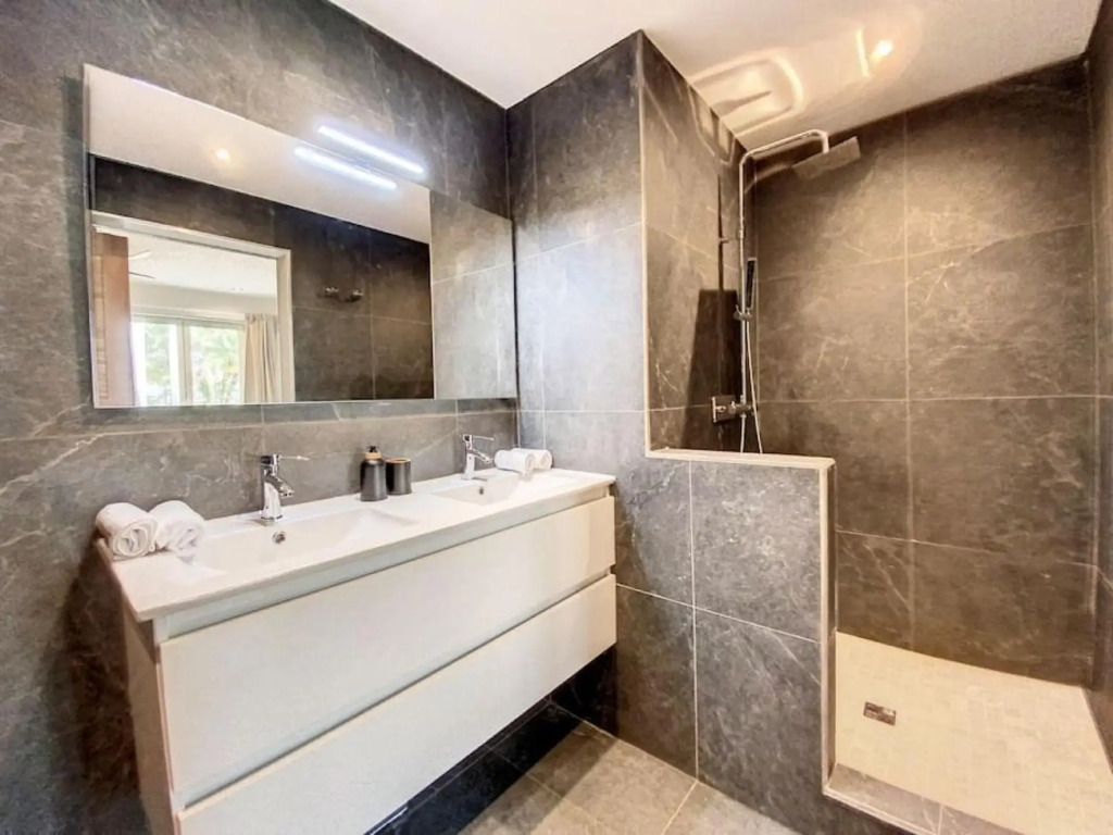 Princess Blue, 3BDR, Beach Front Deluxe, Orient Bay, Pool, Wifi 100 Mps