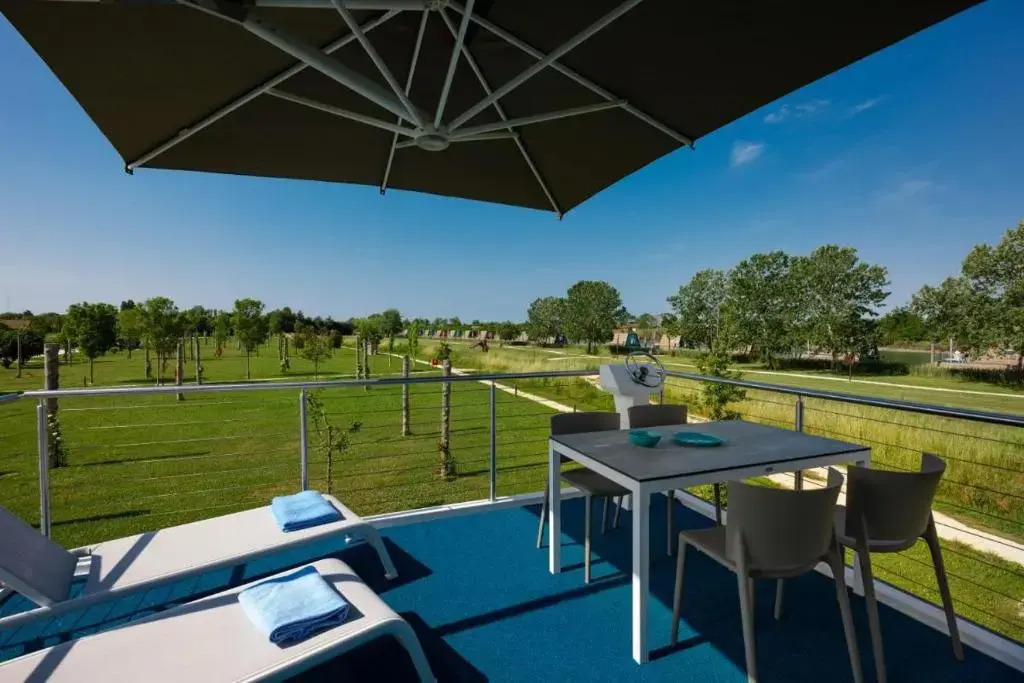 Unique Chalet Marina Azzurra Resort 2 Bedroom Sleeps 6